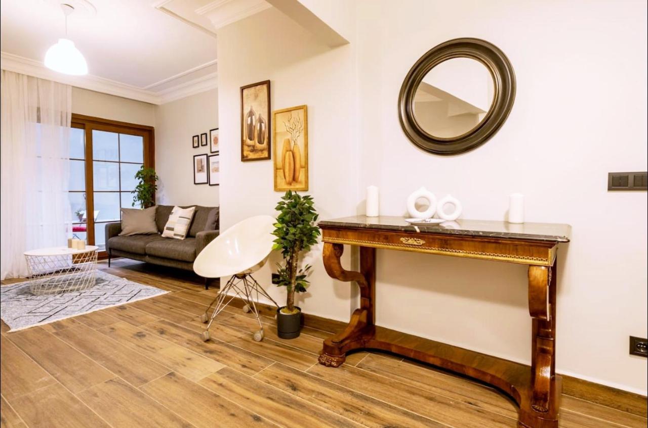 Spacious And Comfy 2Br In The Heart Of Cihangir Lägenhet Istanbul Exteriör bild
