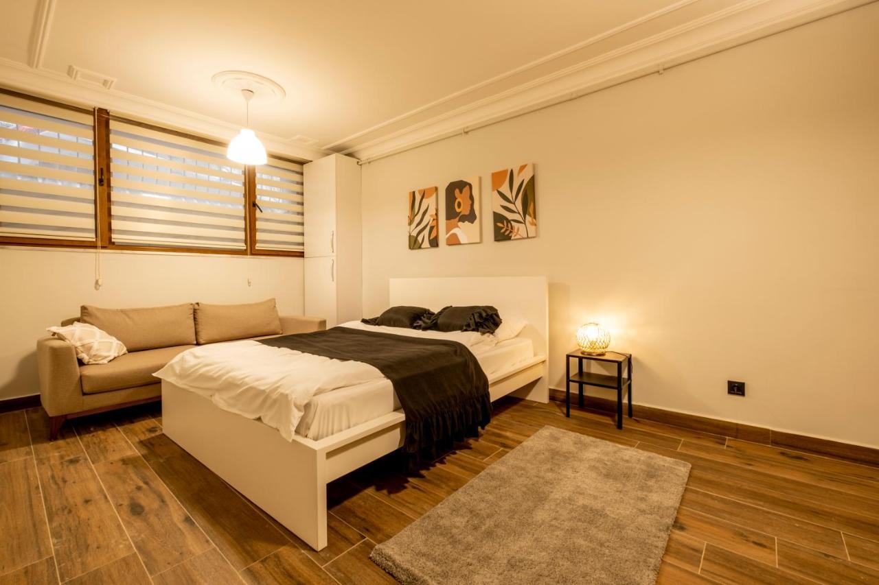 Spacious And Comfy 2Br In The Heart Of Cihangir Lägenhet Istanbul Exteriör bild