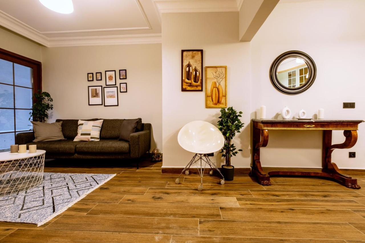 Spacious And Comfy 2Br In The Heart Of Cihangir Lägenhet Istanbul Exteriör bild