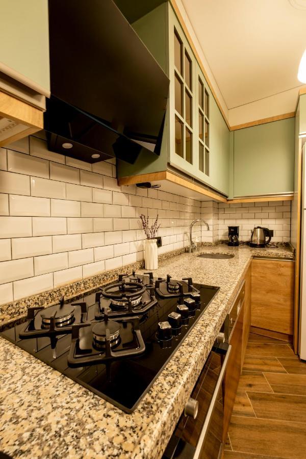 Spacious And Comfy 2Br In The Heart Of Cihangir Lägenhet Istanbul Exteriör bild